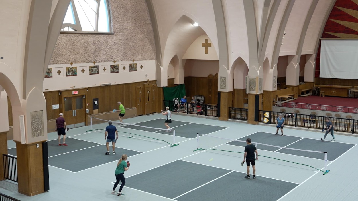 Une église transformée en terrains de pickleball