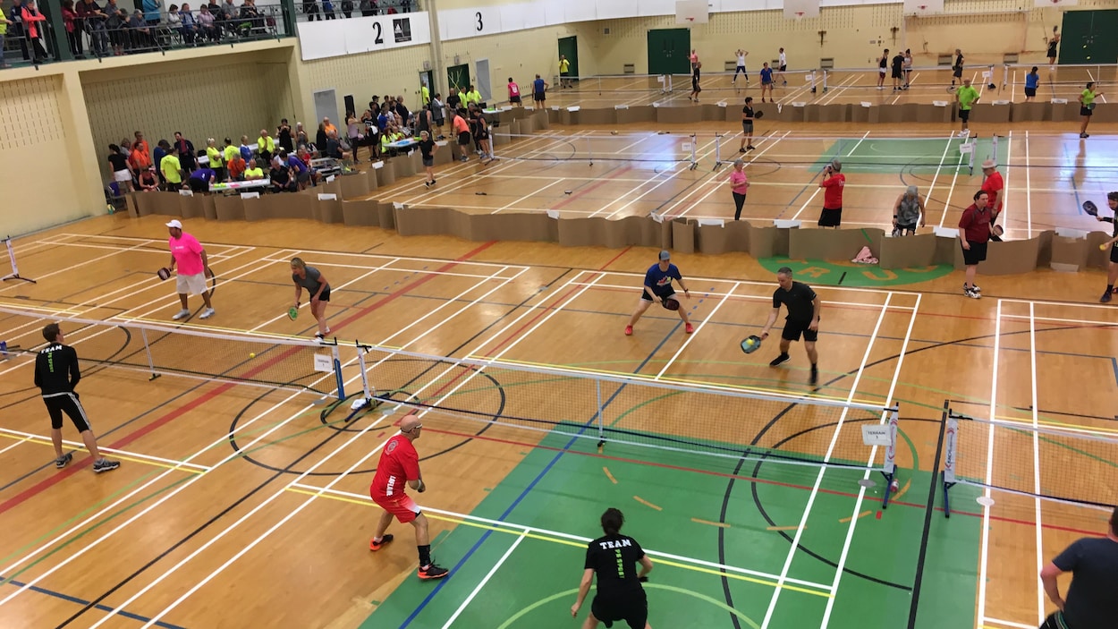Plus de 400 joueurs de pickleball se sont réunis au centre sportif de l'Université du Québec à Trois-Rivières (UQTR) ce week-end pour un tournoi provincial.