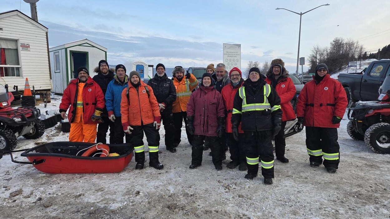 Une épaisseur presque suffisante pour ouvrir le village de pêche blanche de Grande-Baie