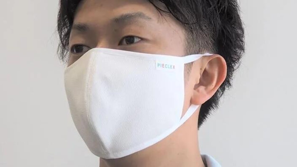Un masque de la marque PIECLEX.