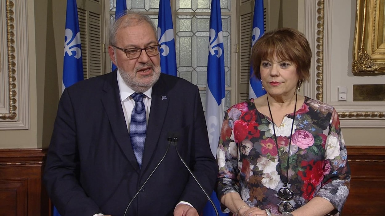 Pierre Arcand et Hélène David en conférence de presse à l'Assemblée nationale.