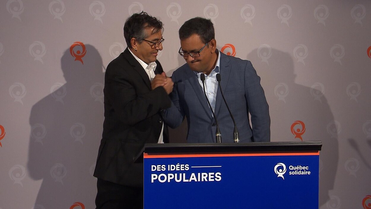 Pierre Céré serre la main d'Andrés Fontecilla. Pierre Céré serre la main d'Andrés Fontecilla.