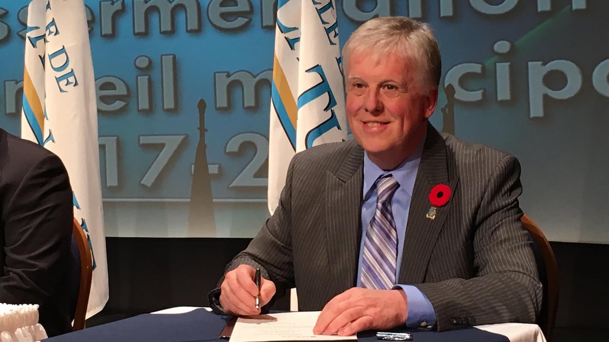 Pierre-David Tremblay lors de son assermentation à titre de maire de La Tuque. Pierre-David Tremblay lors de son assermentation à titre de maire de La Tuque.