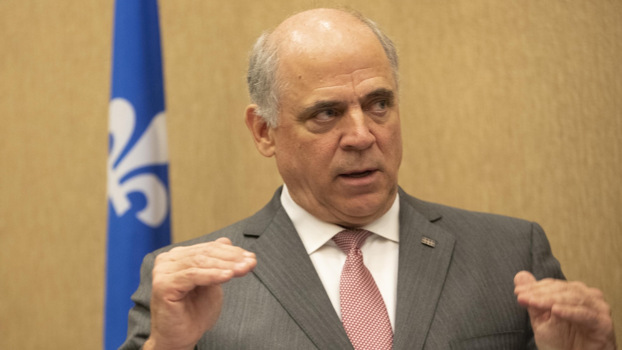 Pierre Fitzgibbon prend la parole lors d'un événement.