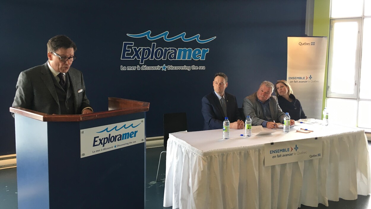 Le ministre responsable de la Gaspésie, Pierre Moreau au musée Exploramer