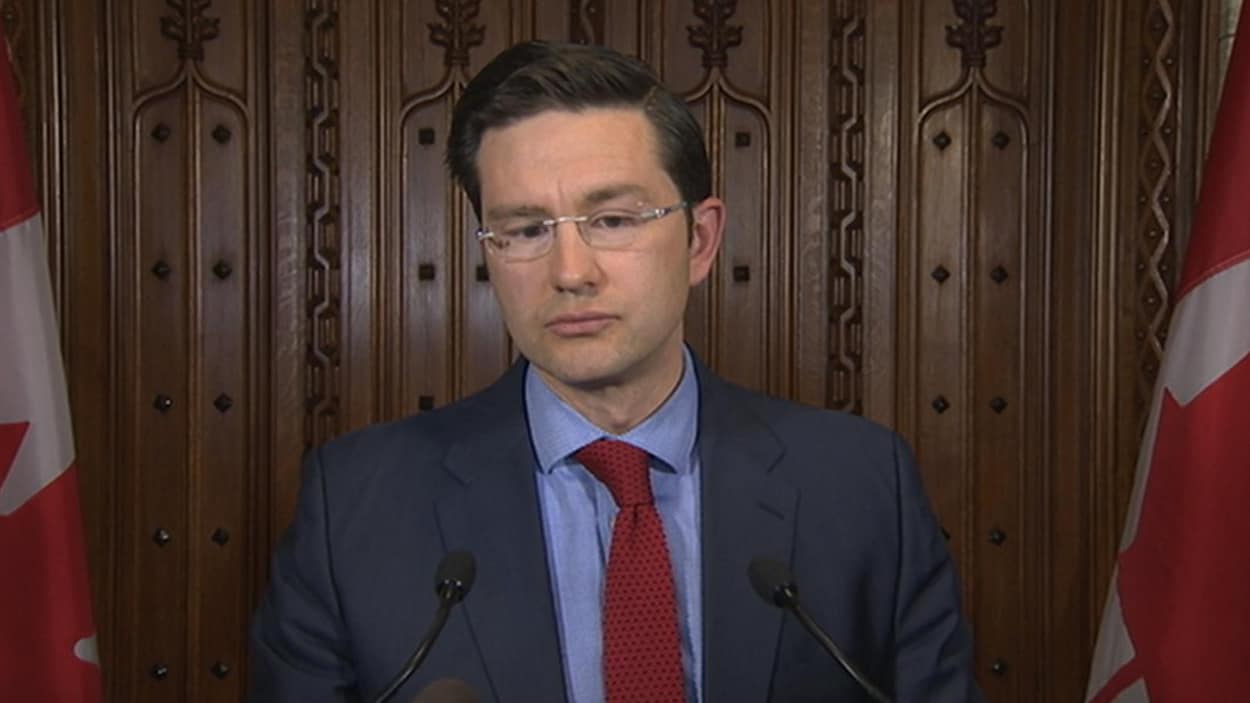 Le porte-parole conservateur en matière de finances, Pierre Poilievre, critique la mise à jour économique de Bill Morneau.