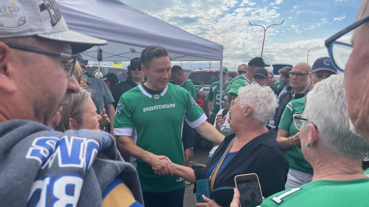 À Regina, Pierre Poilievre profite de la fête du Travail pour dénoncer les contre-tarifs