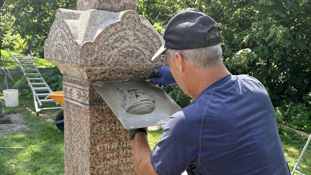 Val-Jalbert restaure 22 stèles centenaires de son cimetière historique