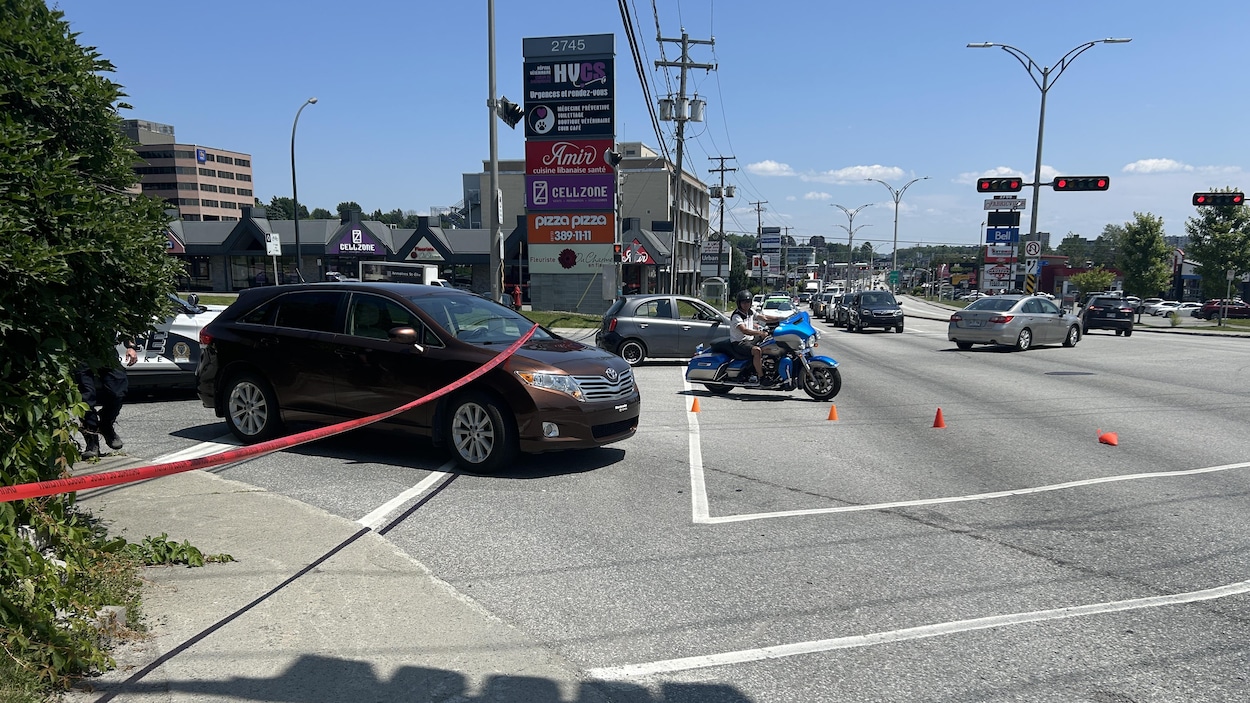 Une piétonne happée par une voiture sur la rue King Ouest