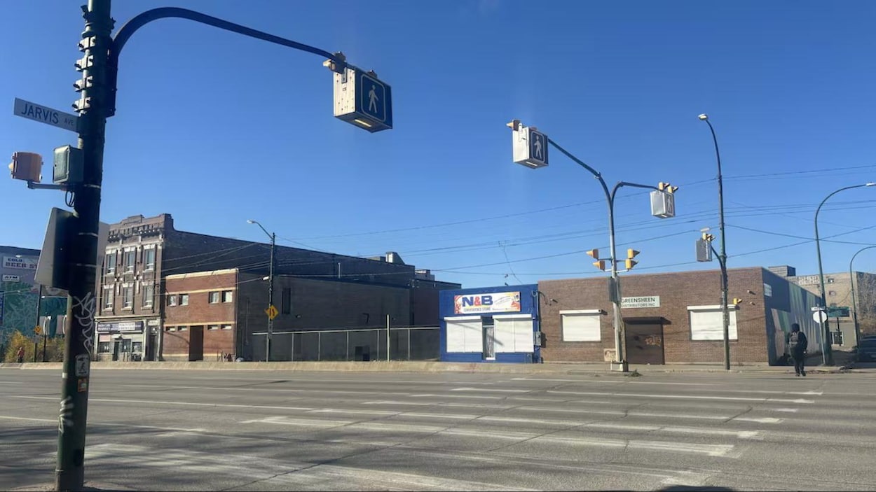 À Winnipeg, un sexagénaire meurt après avoir été happé sur un passage pour piétons