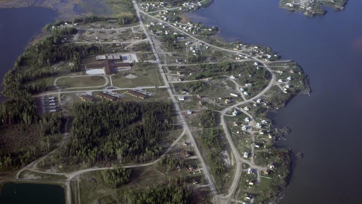 La Nation crie Pimicikamak encore sous confinement; une personne arrêtée