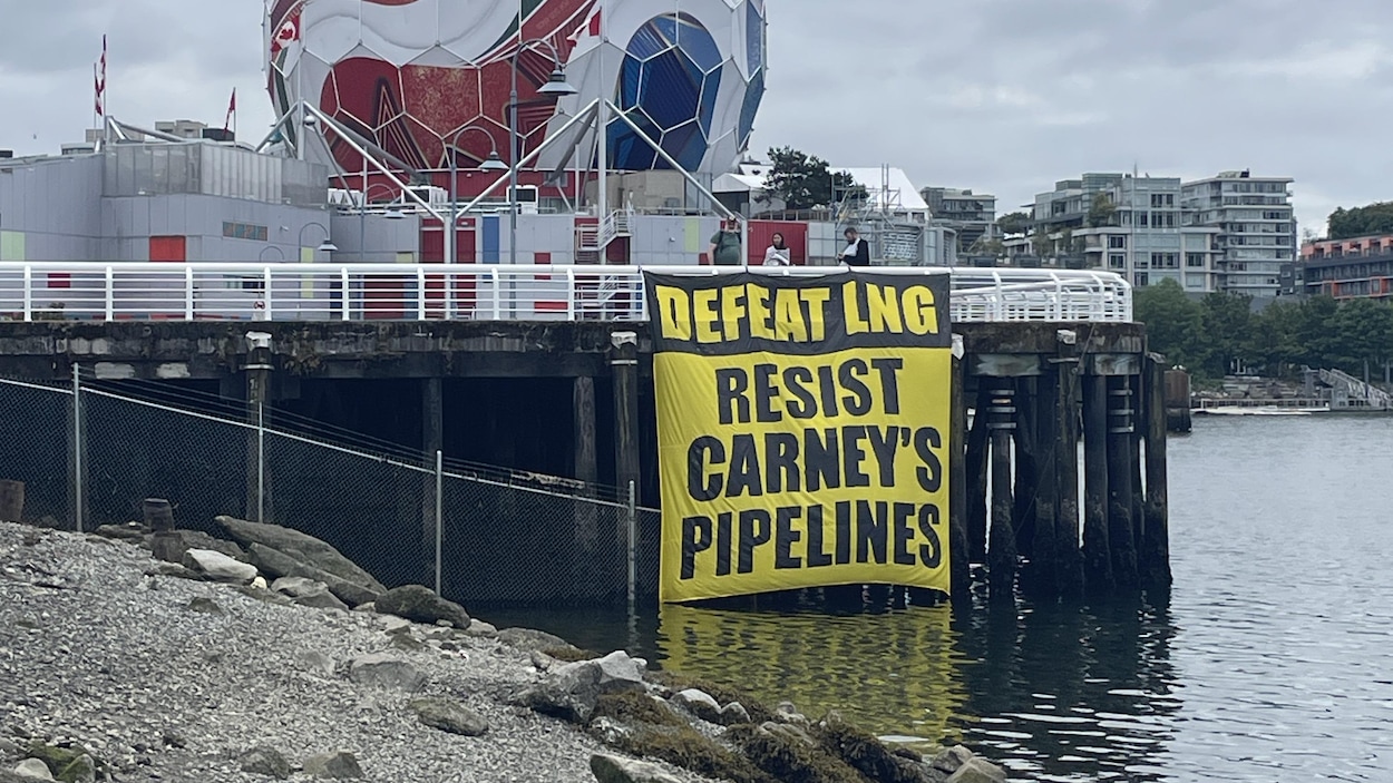 À Vancouver, des groupes environnementaux dénoncent le projet d’oléoduc albertain