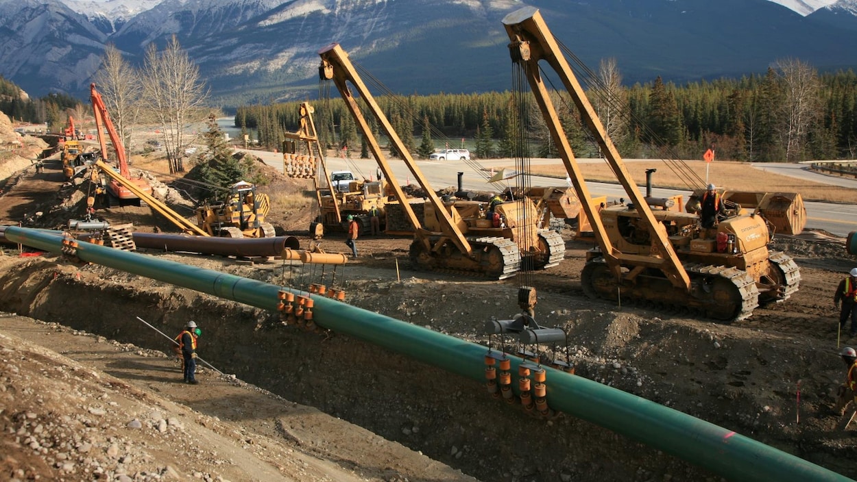 Construction d'un pipeline de Kinder Morgan dans le parc national de Jasper.
