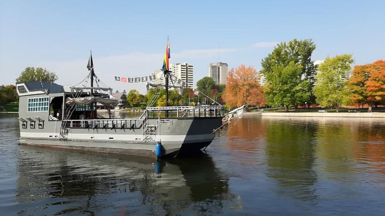 Prêt à lever l’ancre? Quatre navires pirates, prêts pour l’aventure