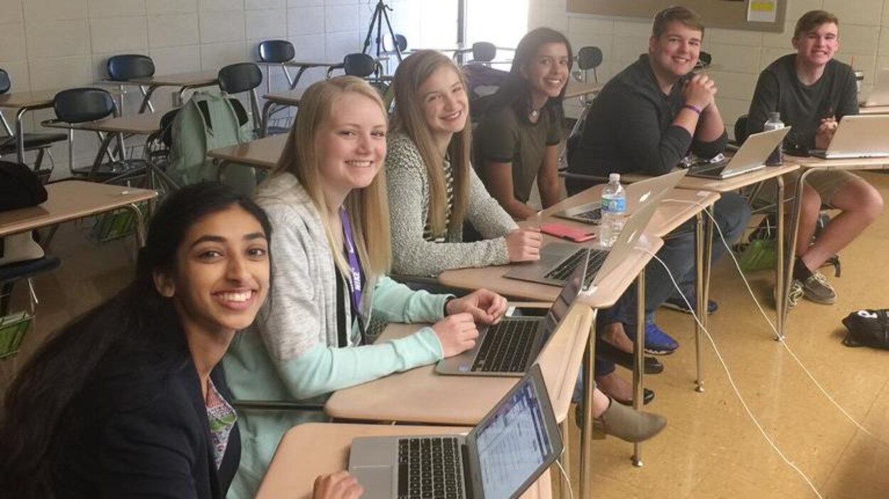 L’enquête de ces six élèves de l’école secondaire Pittsburg, au Kansas, a mené à la démission de leur nouvelle directrice. L’enquête de ces six élèves de l’école secondaire Pittsburg, au Kansas, a mené à la démission de leur nouvelle directrice.