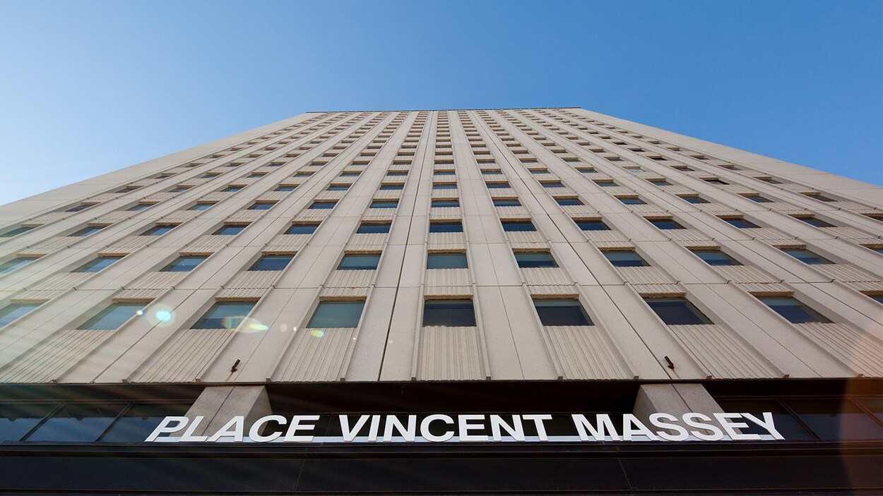 Place Vincent Massey, à Gatineau
