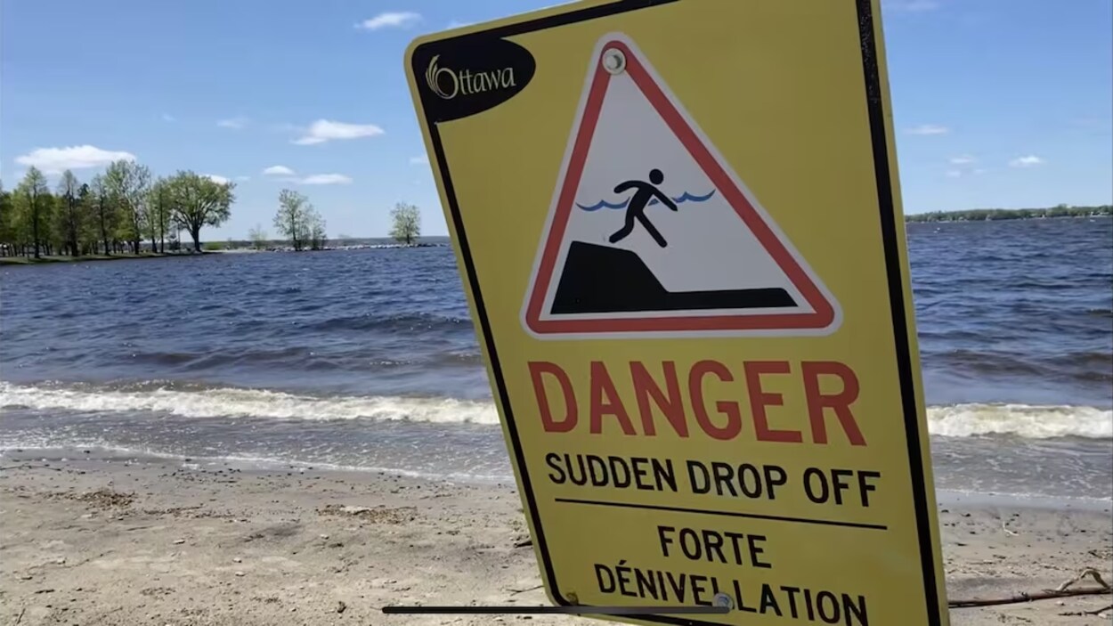 Sauvée des eaux près de la plage Britannia, une adolescente est dans un