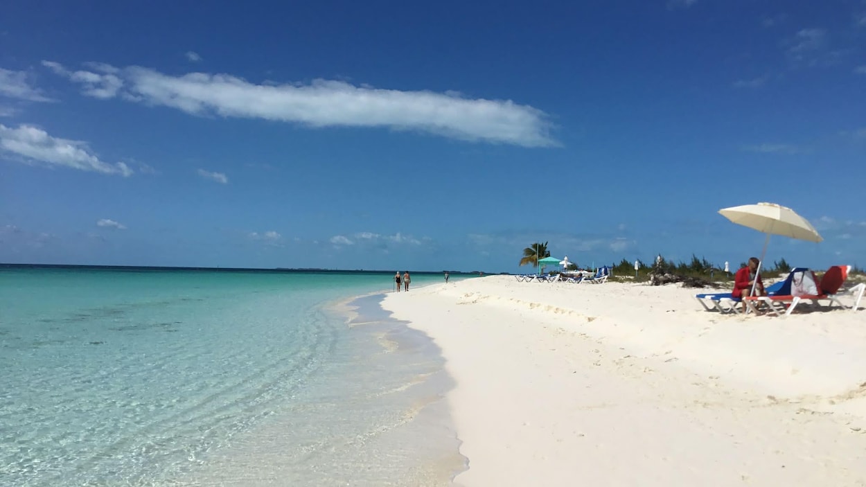 Des voyageurs et des familles cubaines dans l’expectative