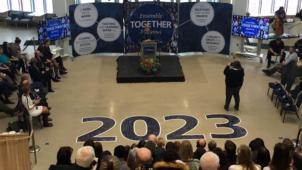 Plan d’ensemble lors de l’annonce du plan stratégique à l’Université Laurentienne. Plan d’ensemble lors de l’annonce du plan stratégique à l’Université Laurentienne.