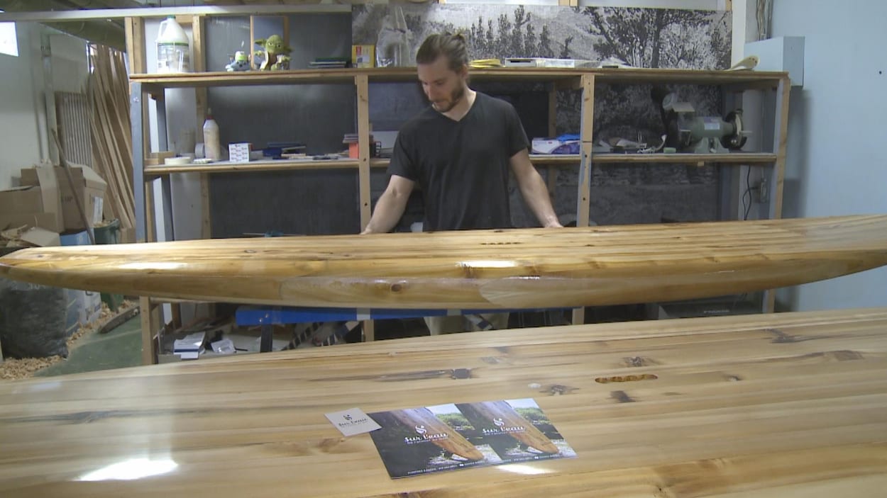 Simon Laflamme a développé des planches à pagaie en cèdre blanc du Québec.