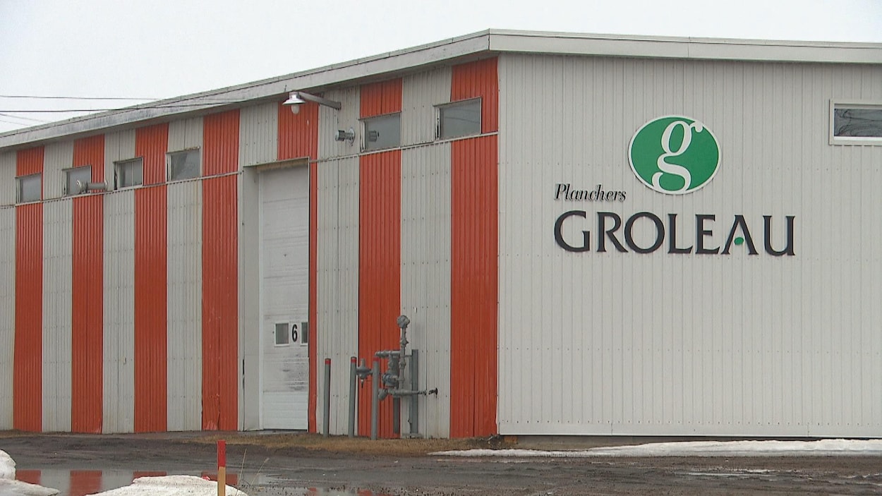 Façade d'une usine.