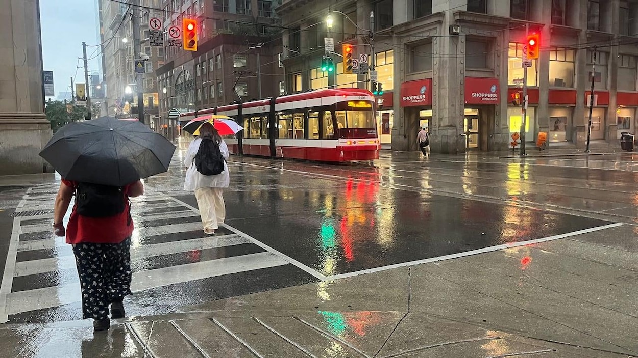 Plus de 50 millimètres de pluie et des orages prévus dimanche à Toronto