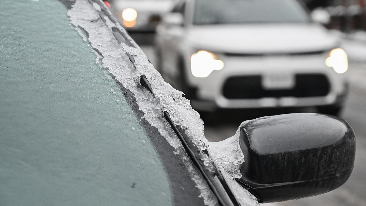 Une tempête de pluie verglaçante frappe le Québec et l’Ontario