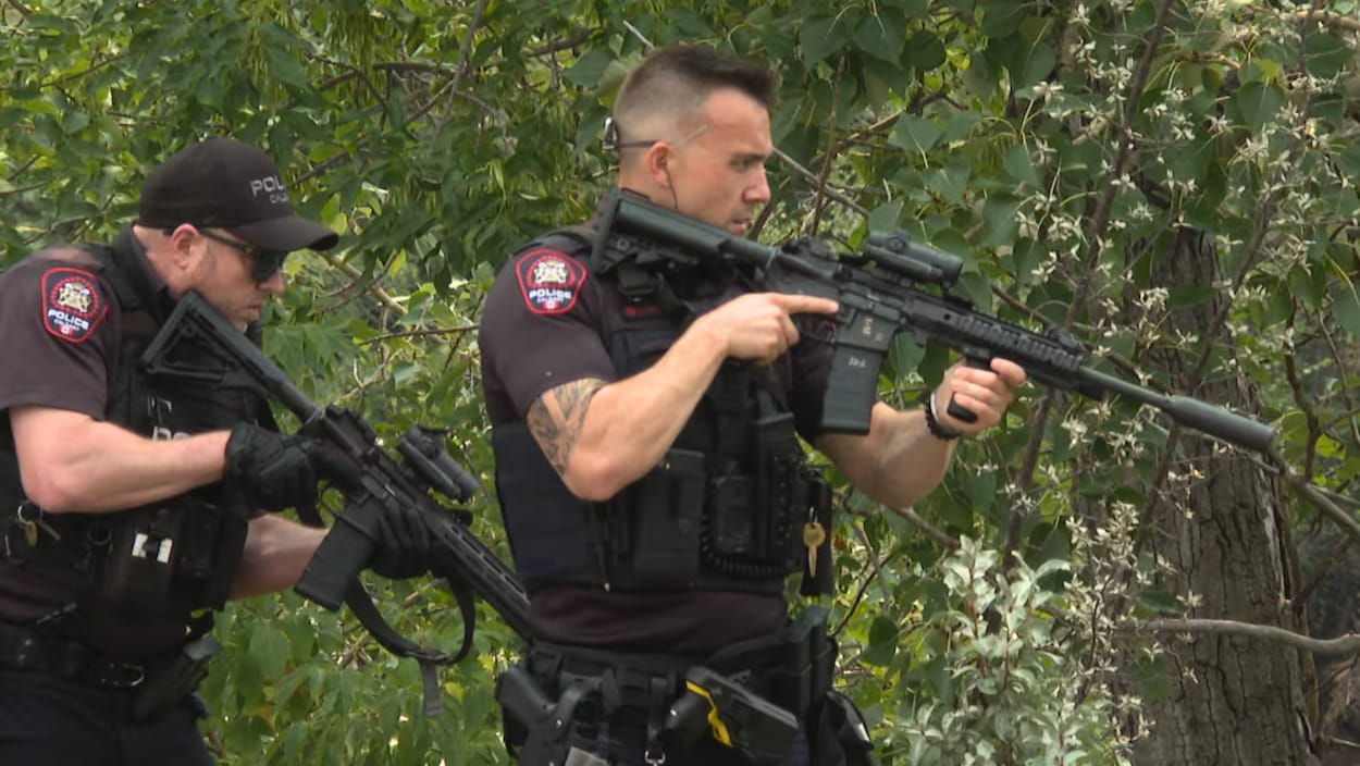 Un suspect tué et un policier blessé après une fusillade à Calgary