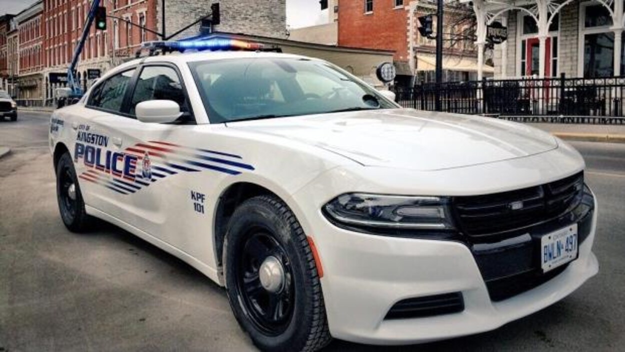 Une voiture de la police de Kingston. Une voiture de la police de Kingston.