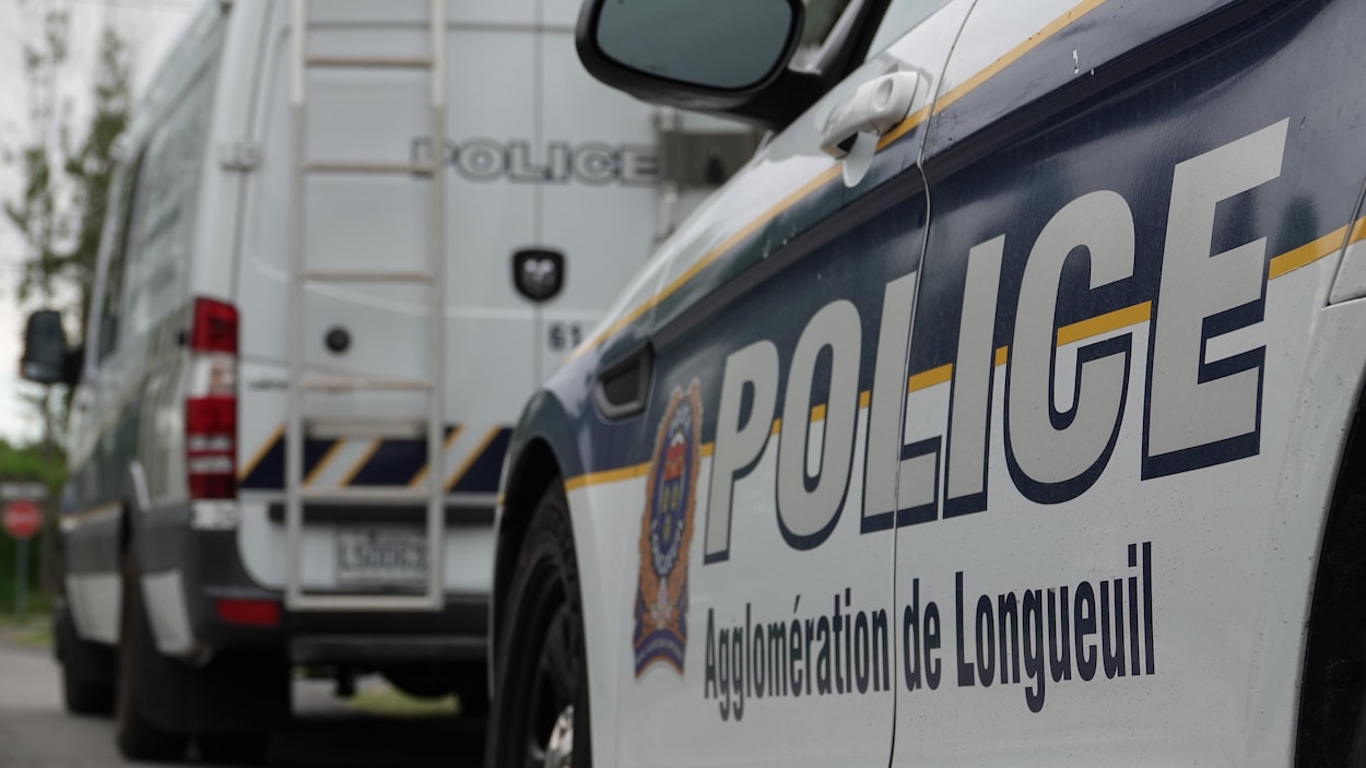 Deux voitures de police de la Ville de Longueuil