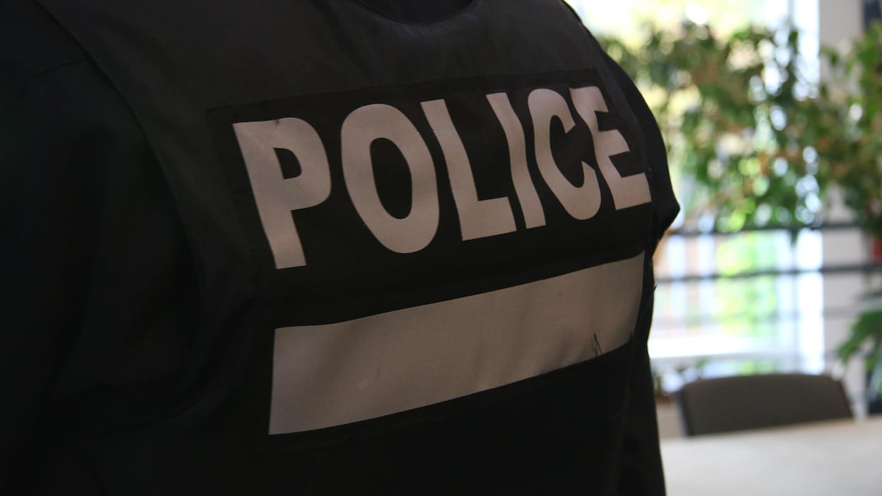 L'uniforme des agents du Service de police de la Ville de Montréal.