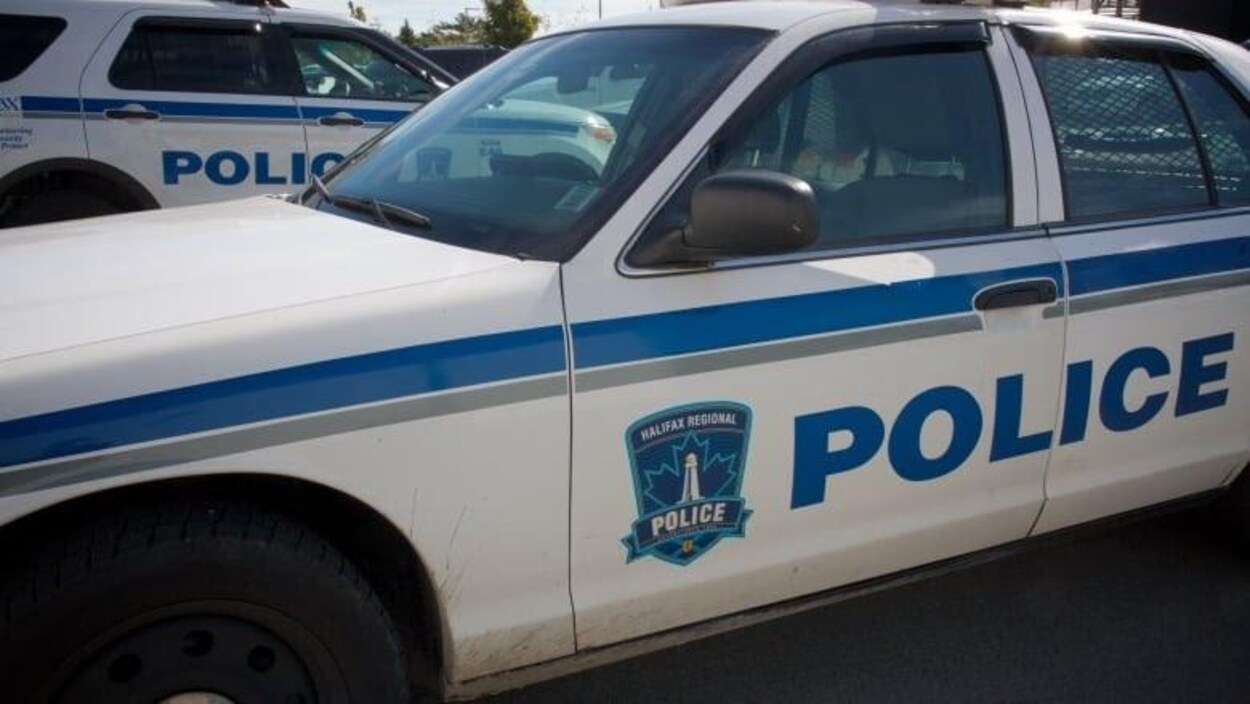 Deux voiture de police de la région d'Halifax.