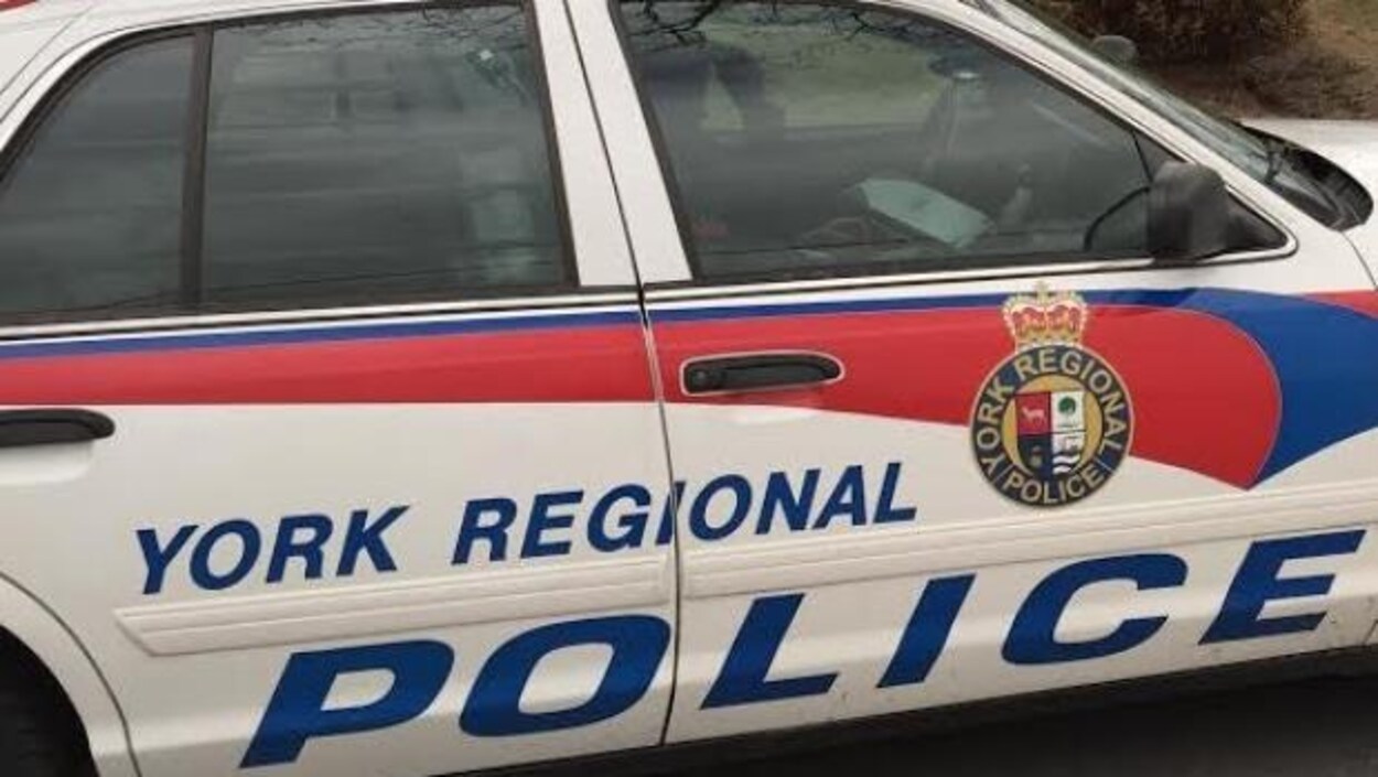 Quiconque a des informations supplémentaires est prié de contacter la police régionale de York ou Échec au crime.
