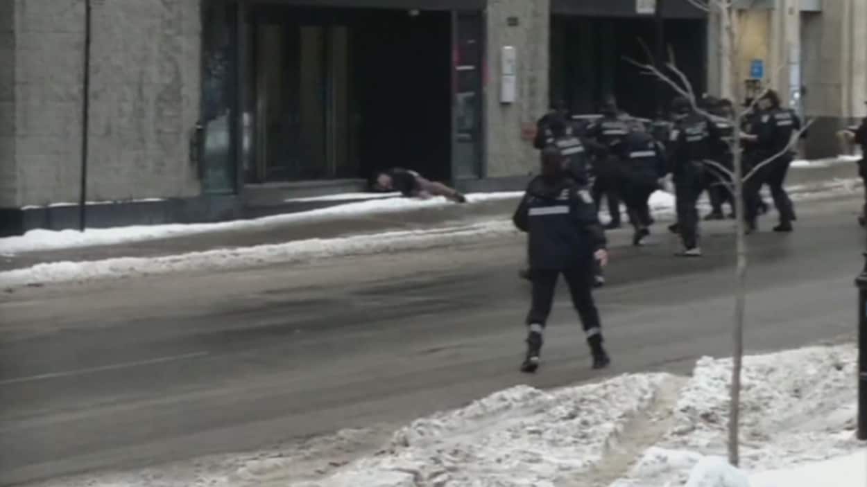 L’homme en crise arrêté près de l’UQAM comparaît