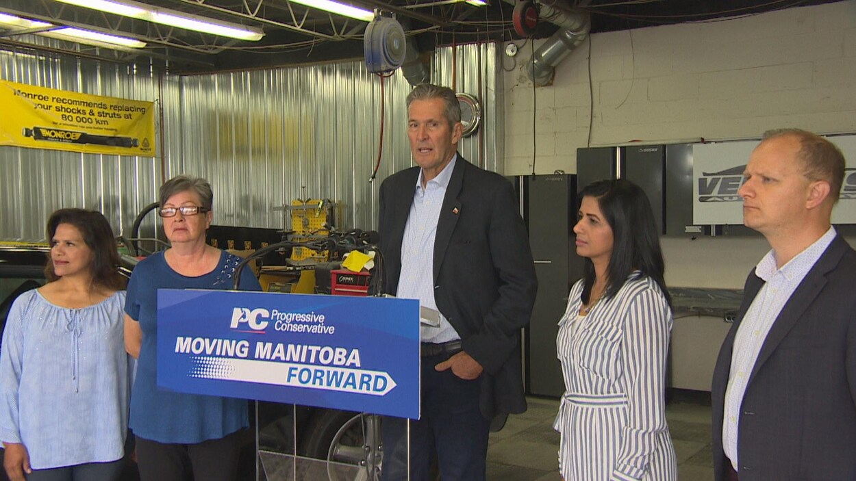 Le chef du Parti progressiste-conservateur, Brian Pallister, lors d'une annonce électorale.