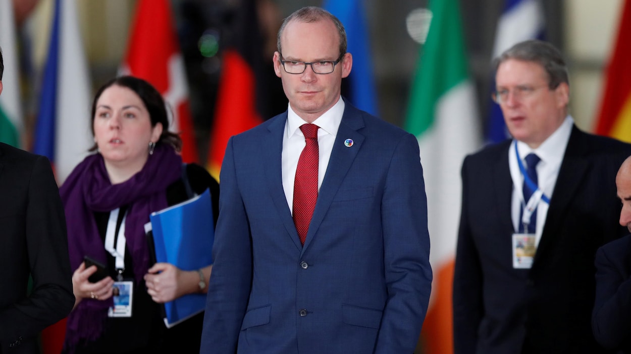 Le ministre irlandais des Affaires étrangères, Simon Coveney, arrivant à Bruxelles.