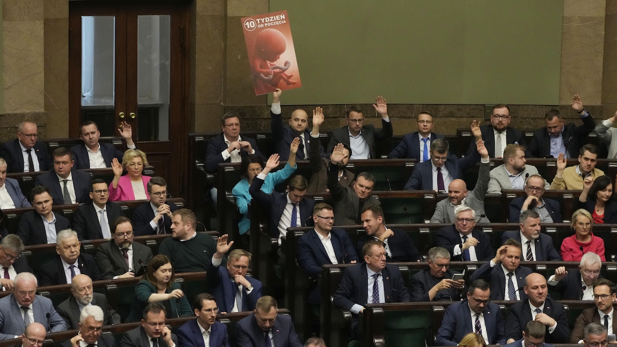 Pologne : les députés adoptent des réformes assouplissant le droit à l’avortement