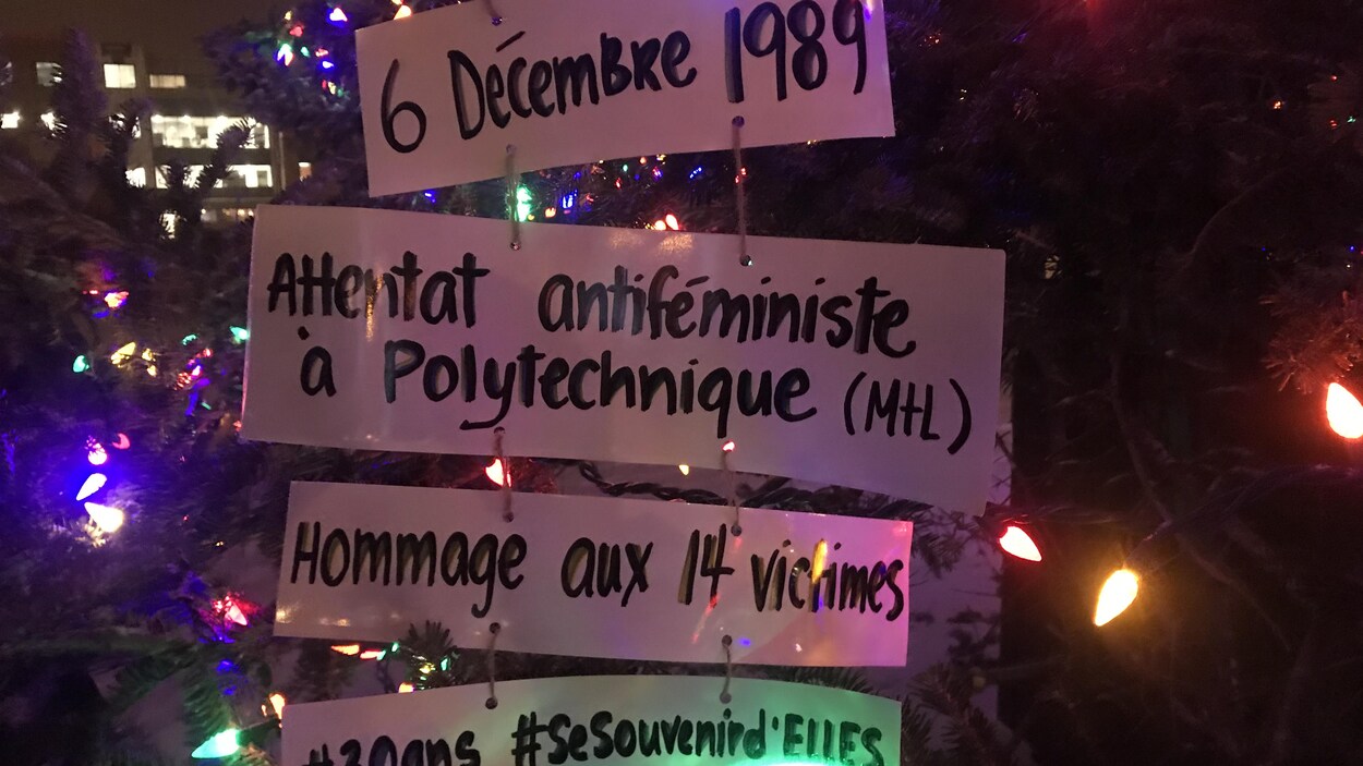 Une commémoration a eu lieu devant l'hôtel de ville de Sherbrooke, le 6 décembre 2019.