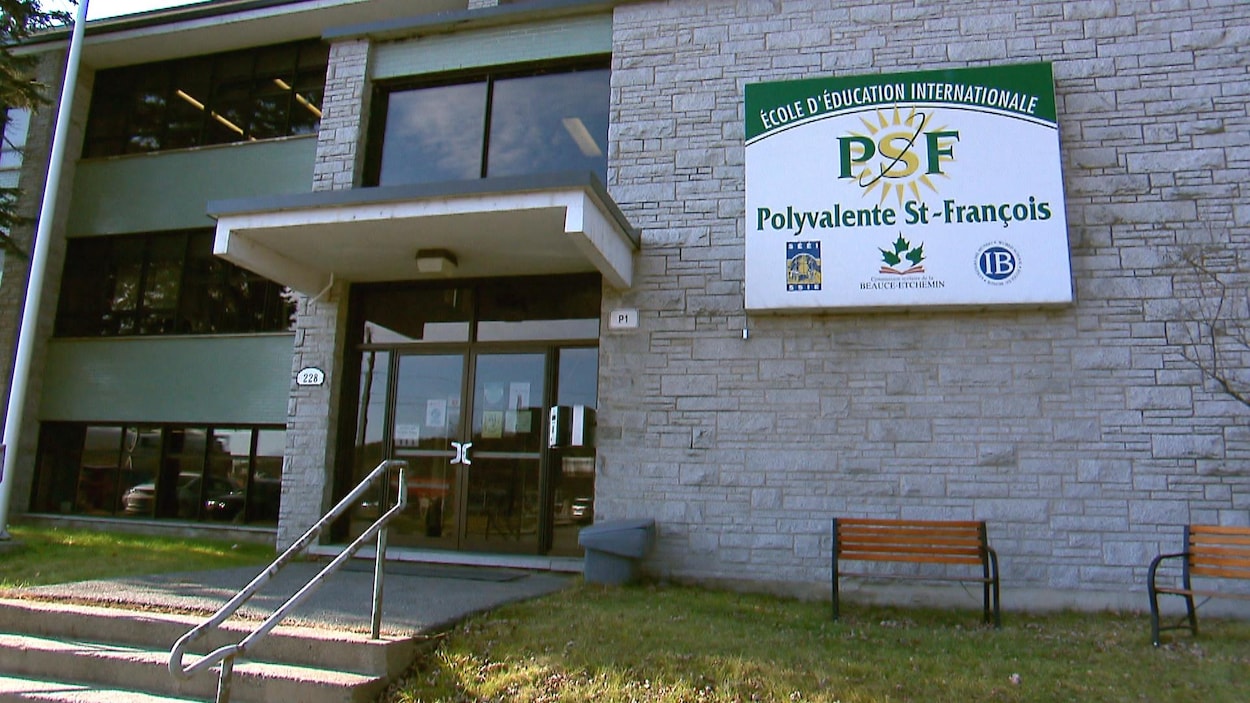 La façade de la polyvalente Saint-François