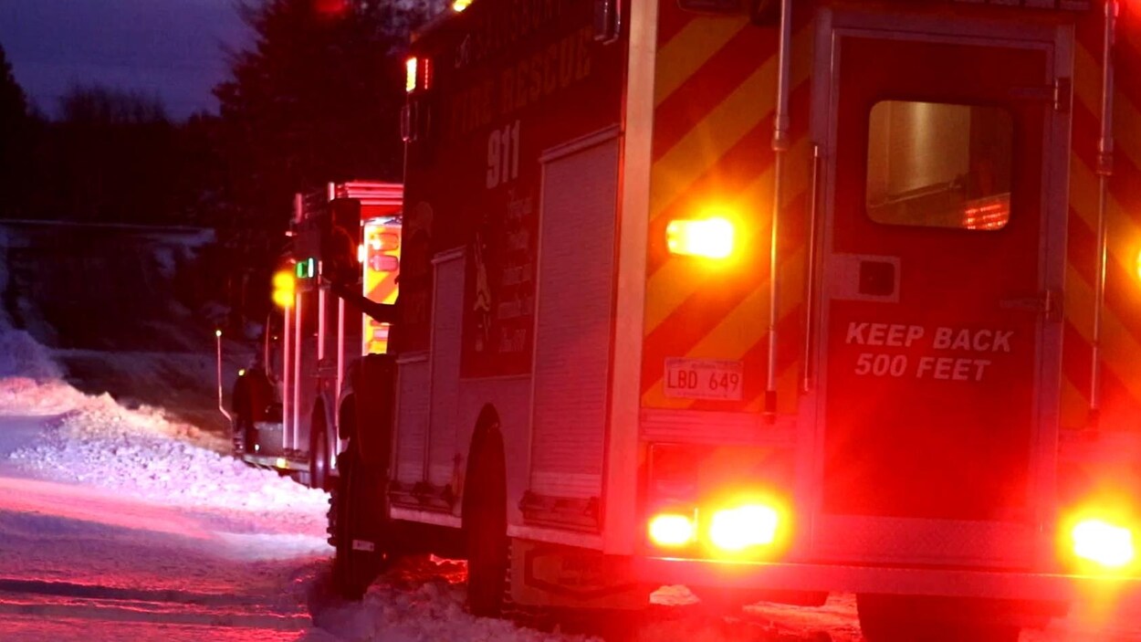 Des véhicules d'urgence sur les lieux de l'explosion. Des véhicules d'urgence sur les lieux de l'explosion.