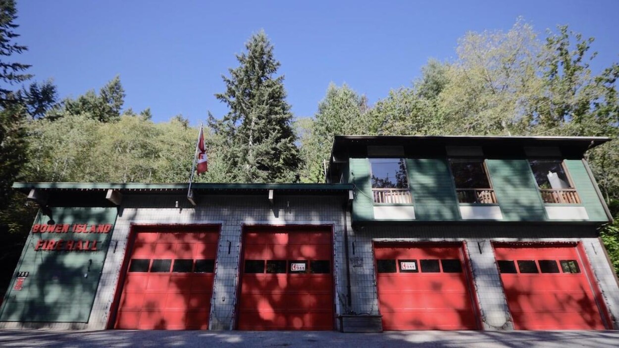 Une caserne de pompiers.