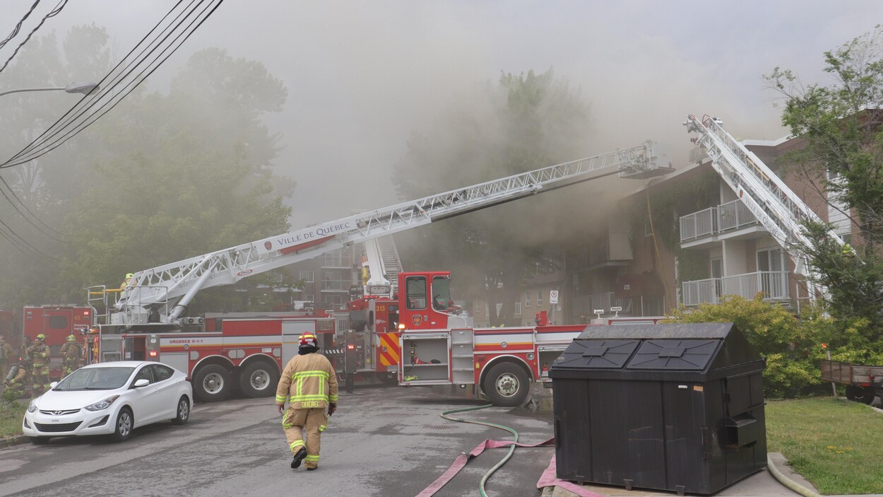 Pres De 6 Heures Pour Venir A Bout D Un Incendie Majeur A Charlesbourg Radio Canada Ca