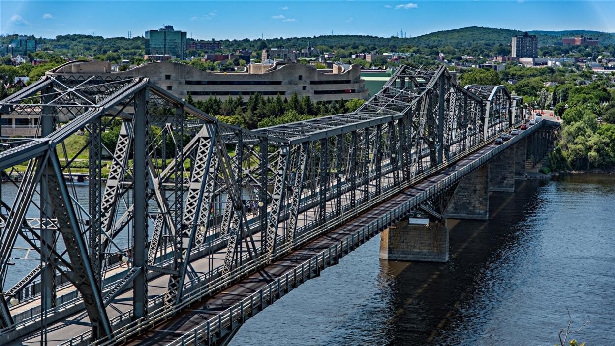 Le pont Alexandra, entre Ottawa et Gatineau.