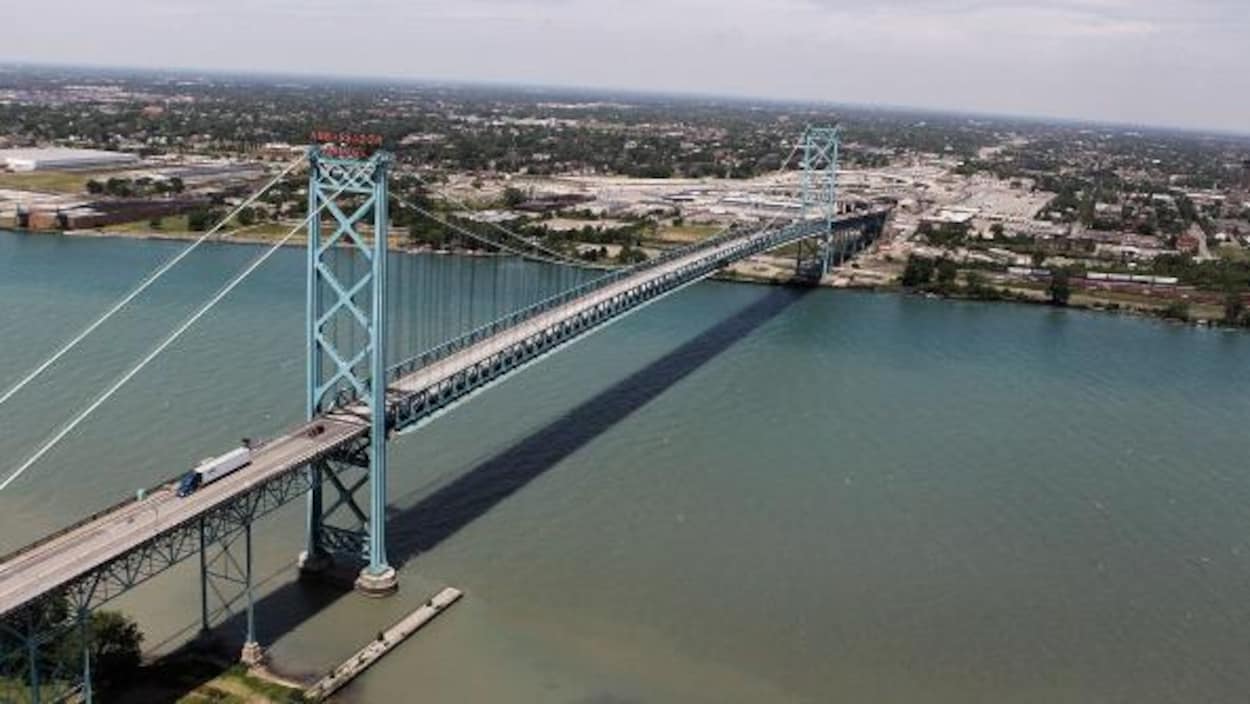 Vue d'un pont du ciel Vue d'un pont du ciel