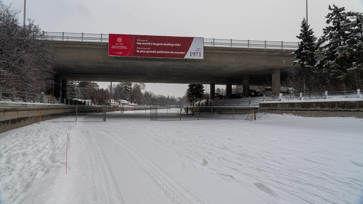 Une partie du canal Rideau fermée après la découverte d’un bloc de béton