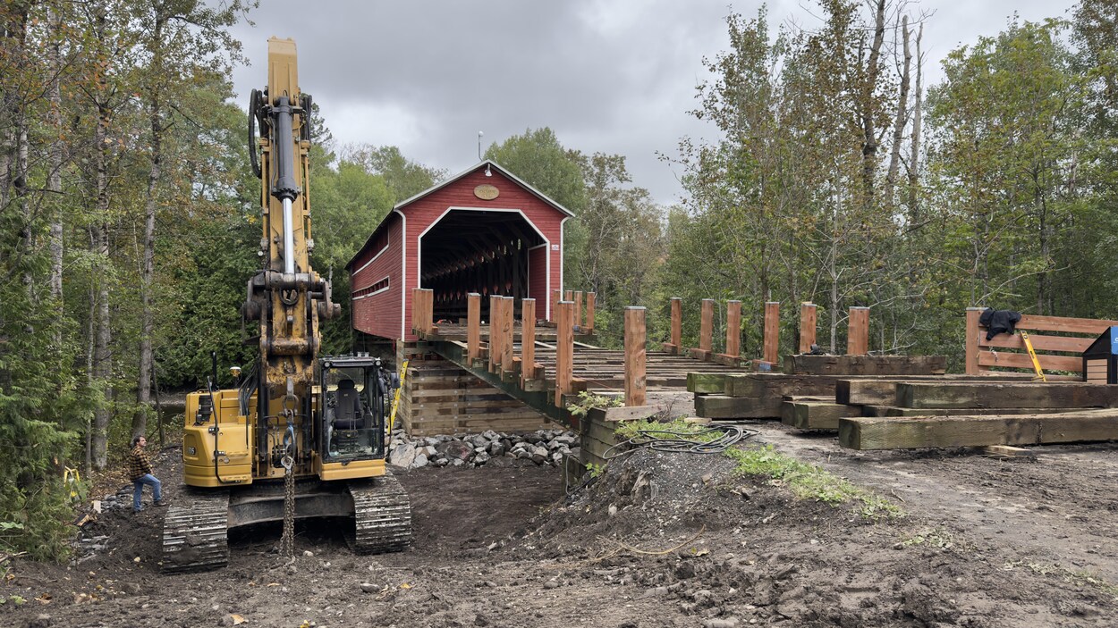 Importants travaux sur un pont couvert d’Amqui