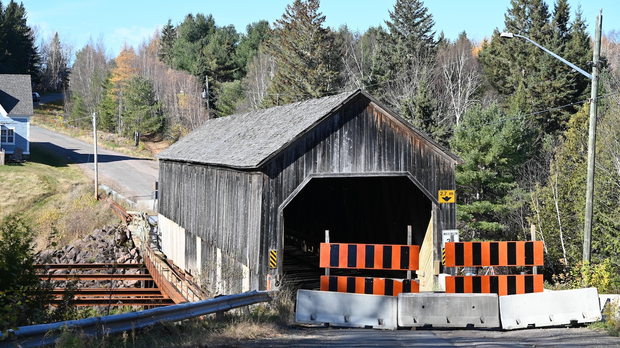 Fermeture du pont couvert de Camerons Mill, près de Saint-Ignace