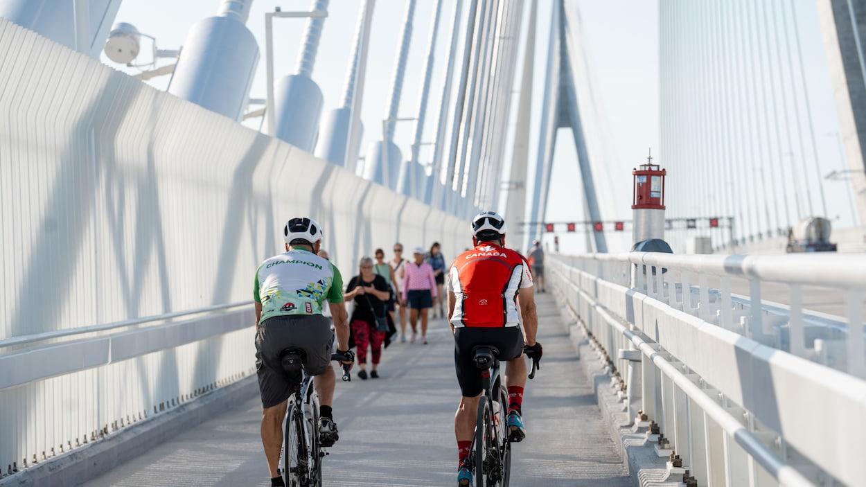 Pont Gordie-Howe : la voie piétonne et cyclable attire les foules