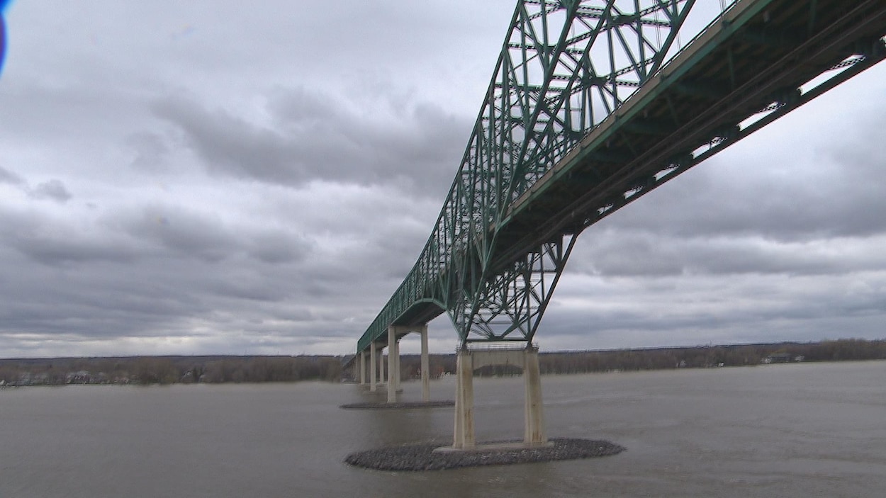 Début des travaux de consolidation du pont Laviolette RadioCanada.ca