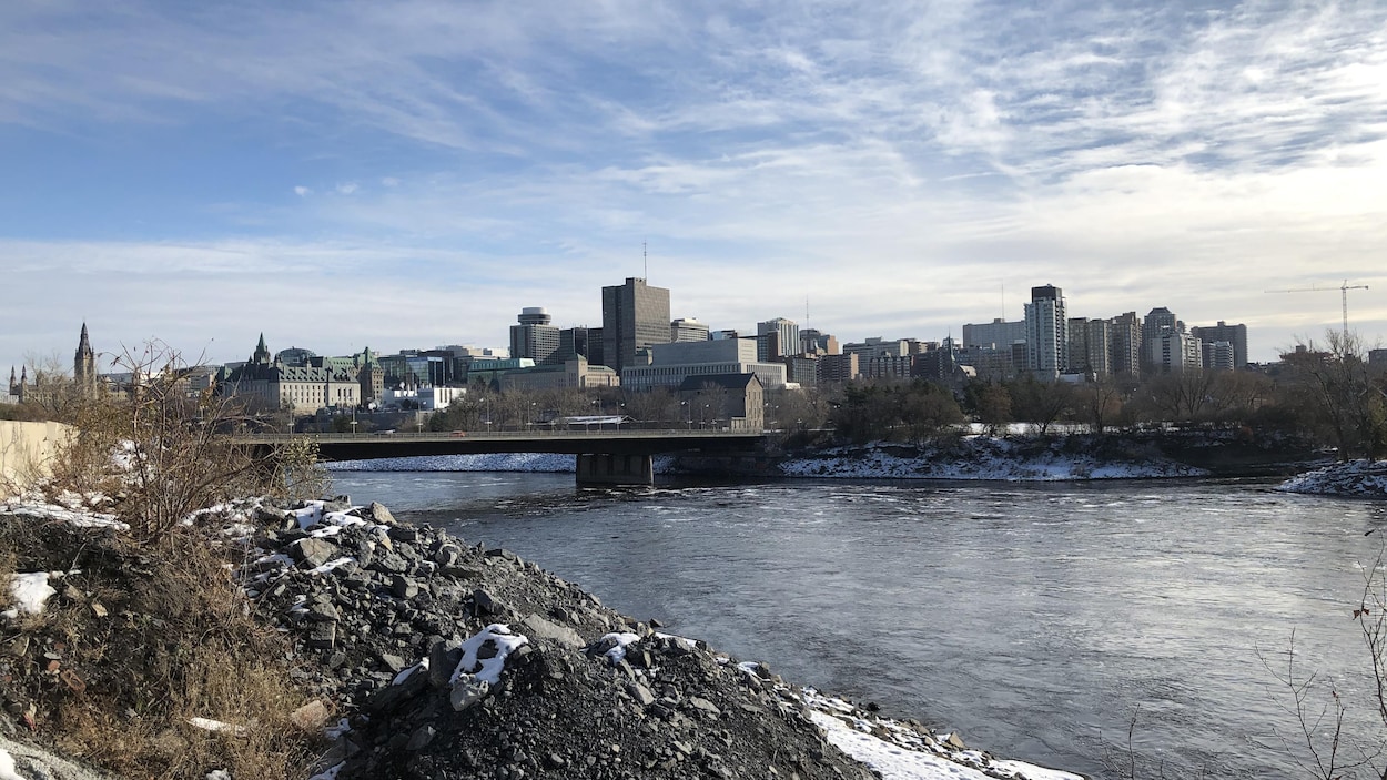 La ville d'Ottawa et le Pont du Portage, vu de Gatineau.